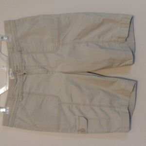 St Johns Bay Womens sz 10 khaki 10’’ Inseam Shorts